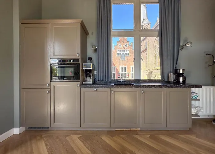 Weeshuis Groot * エンクホイゼン